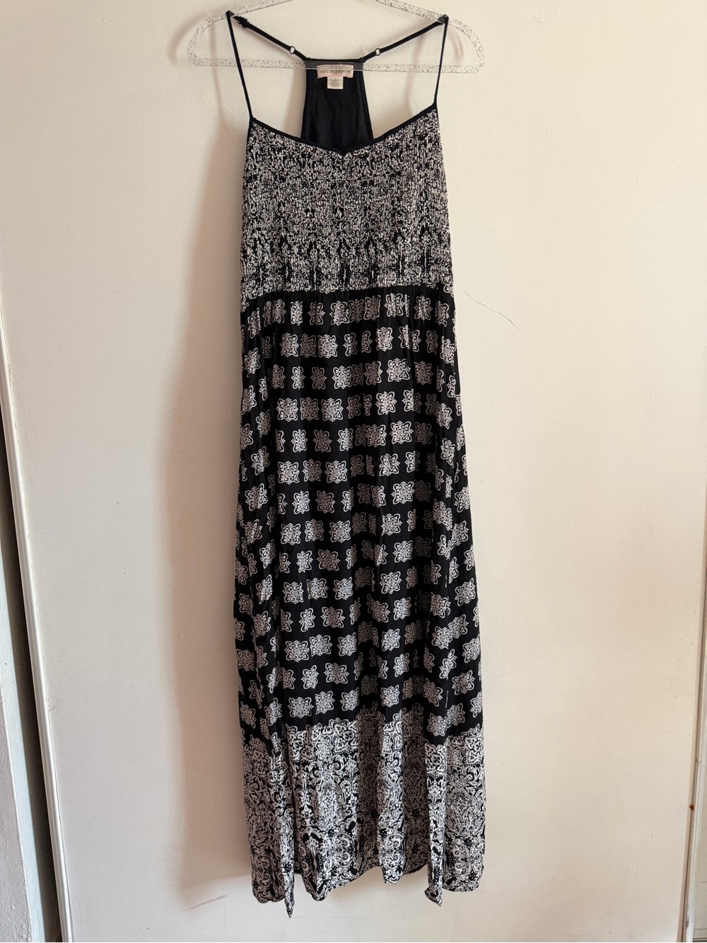 Band of Gypsies Black and White Printed Maxi Dress - Picture 2 of 11